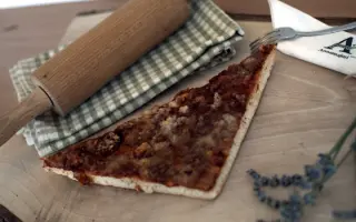 Kolbászos baconos pizza szelet 0,1 kg 1