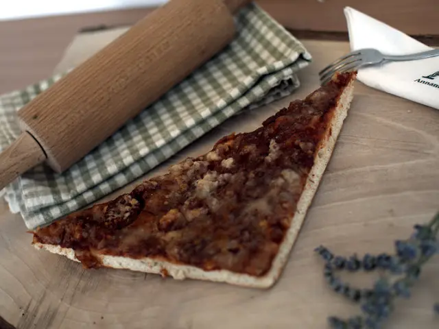 Kolbászos baconos pizza szelet 0,1 kg